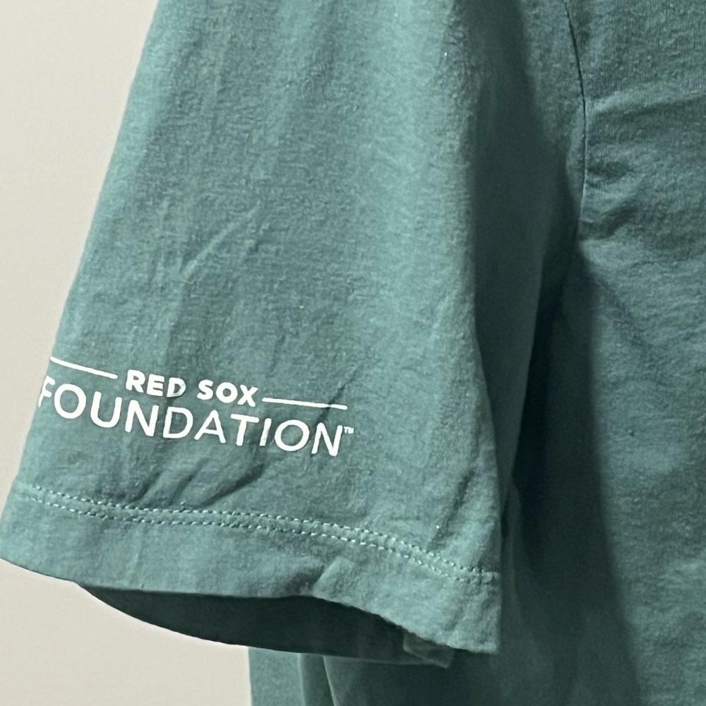 Nike size L Red Sox Foundation Green Tee EUC - Picture 6 of 7